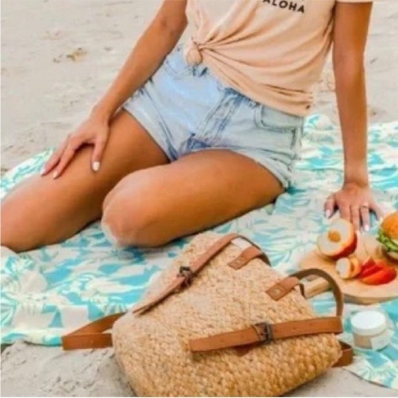 THE SHORE BREAK PICNIC COOLER! - Picture 3 of 12